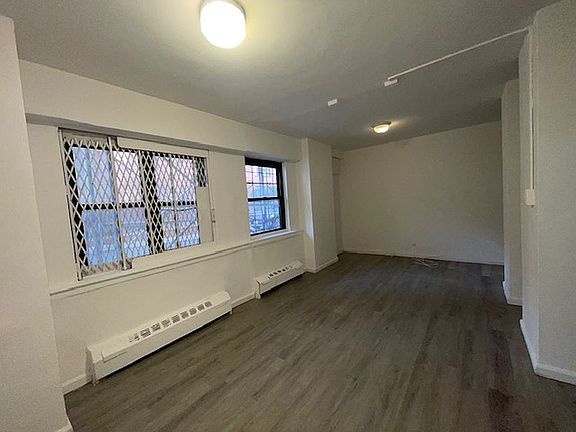 3rd image of 8360 118th St