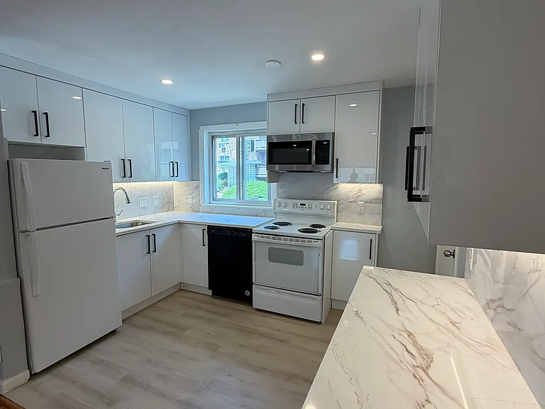 42 Lionel Ave #C — Photo 3