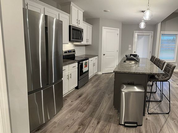 3rd image of 10203 Maxwell Way