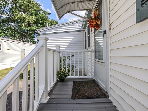 2nd image of 7 Hollyhock Way #32