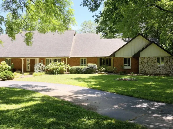 3904 E Ridgewood Drive, Springfield, MO 65809