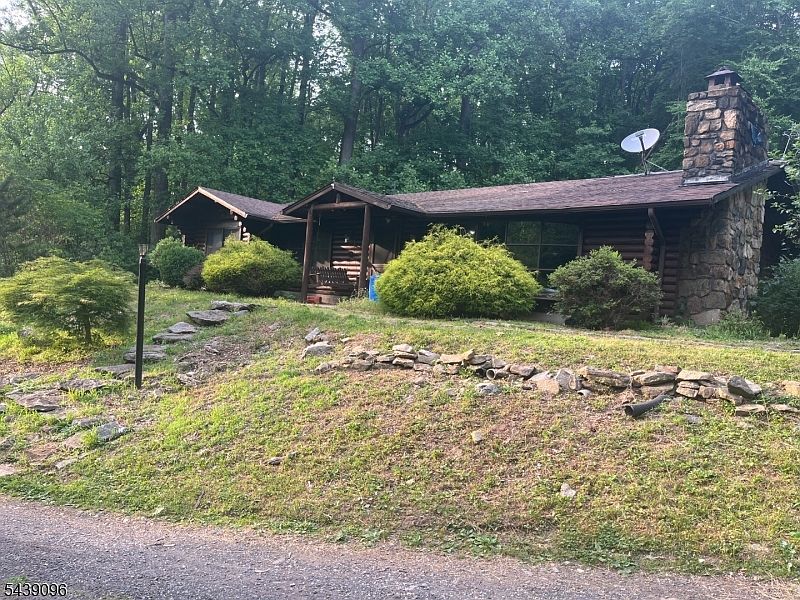 1st image of 7 Derry Run Ln