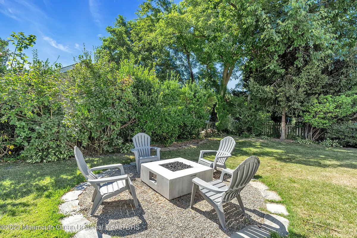 Building Photo - 608 Brielle Ave