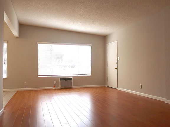 4th image of 531 N Marengo Ave APT 8