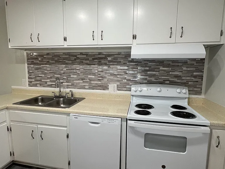 2660 N Point Ln #B — Photo 8