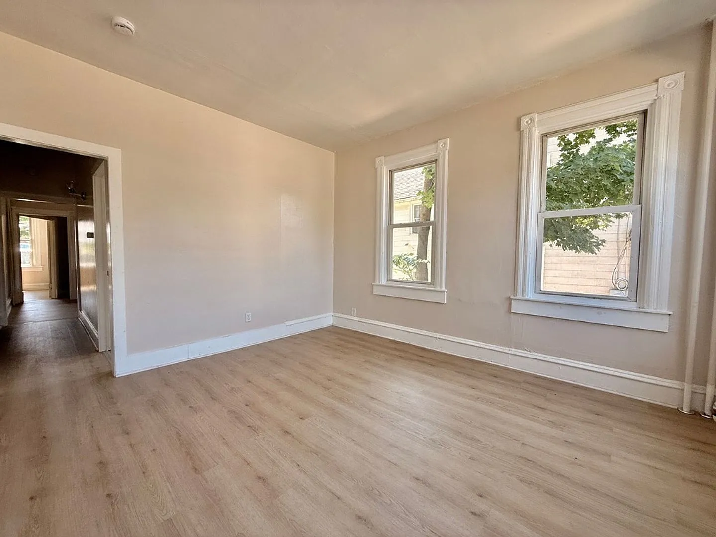 303 N Laurel St — Photo 4