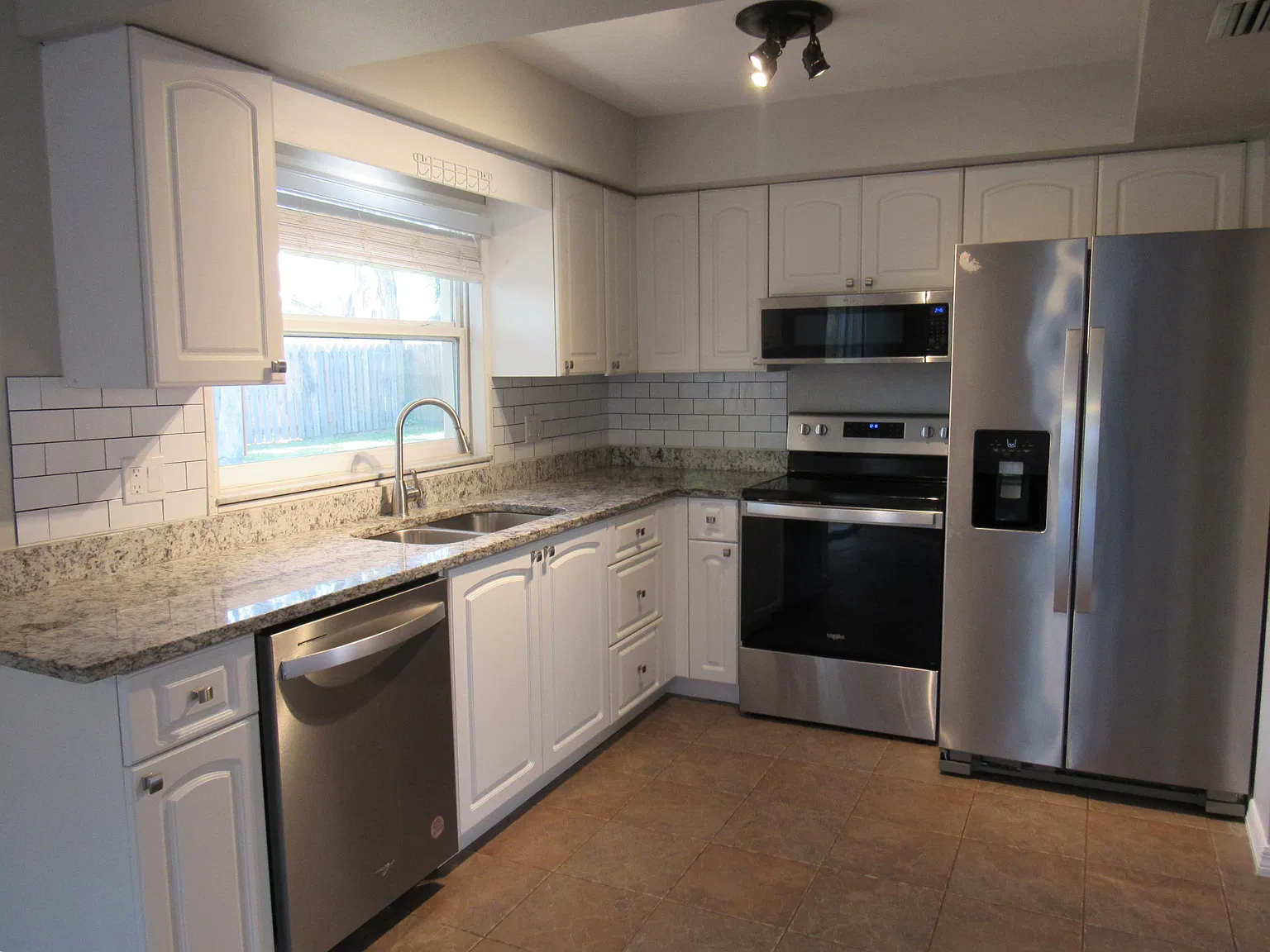 Updated 3/2 in SCHS district, pet friendly w/ large, fenced yard — Photo 3