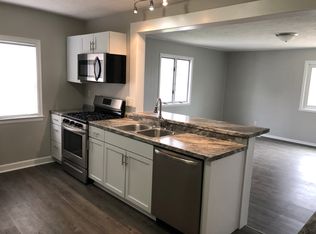 527 Parkway Ave, Loves Park, IL 61111