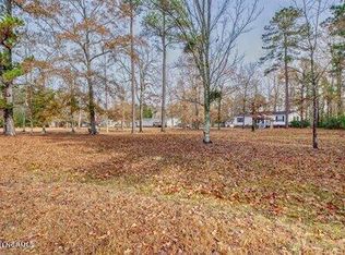 292 Brantham Rd, Burgaw, NC 28425