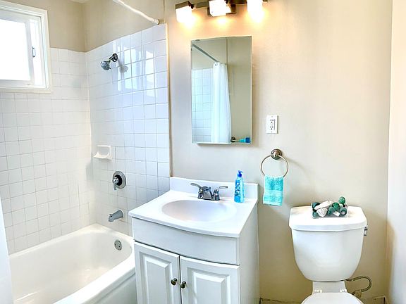 4th image of 401-407 Avenue G03