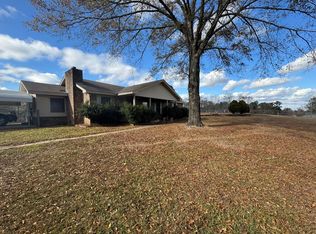 1635 Martin Dr, Deatsville, AL 36022