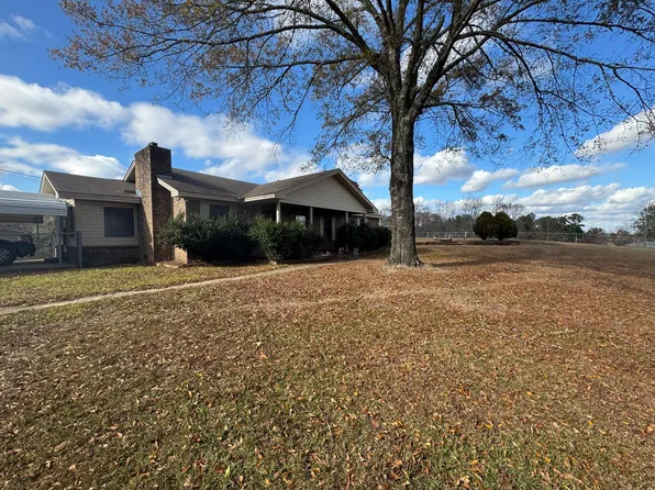 1635 Martin Dr, Deatsville, AL 36022