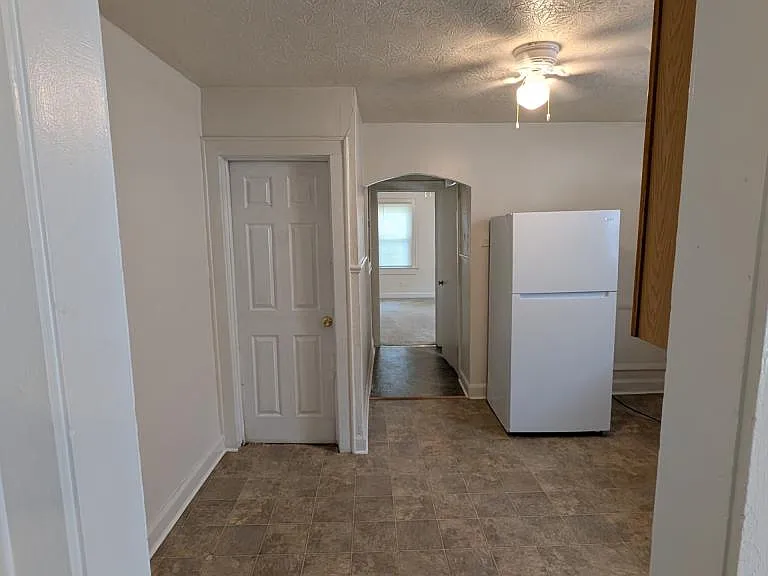 1435 W 32nd St — Photo 9