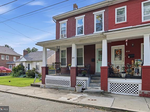 2nd image of 833 Monroe Ave