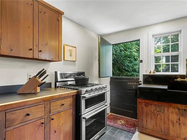 27 William St — Photo 15