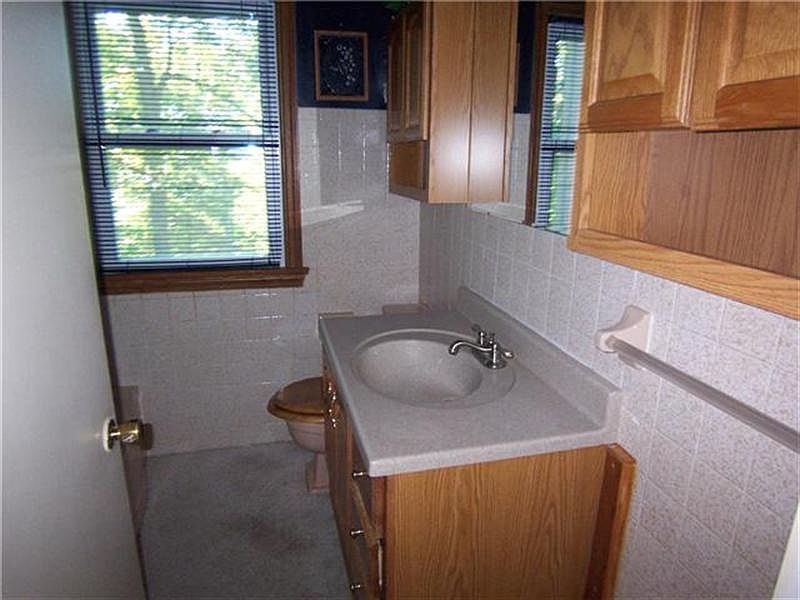 2nd image of 6197 Flushing Rd