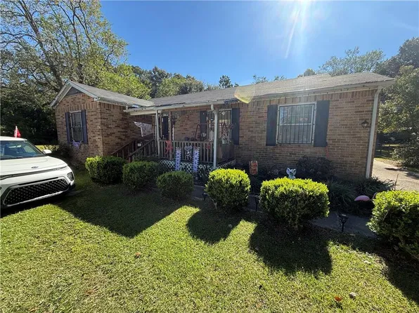 92 2nd St, Chickasaw, AL 36611