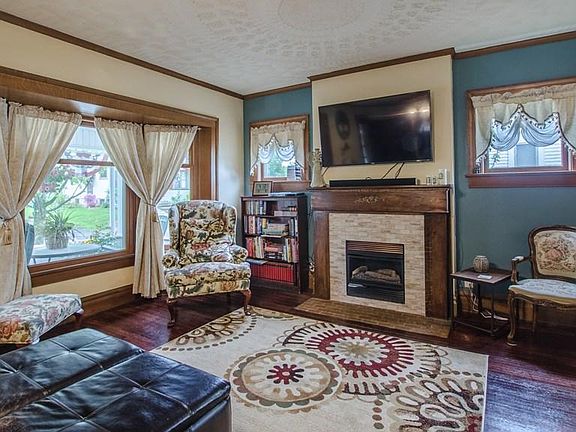 3rd image of 714 Chestnut St