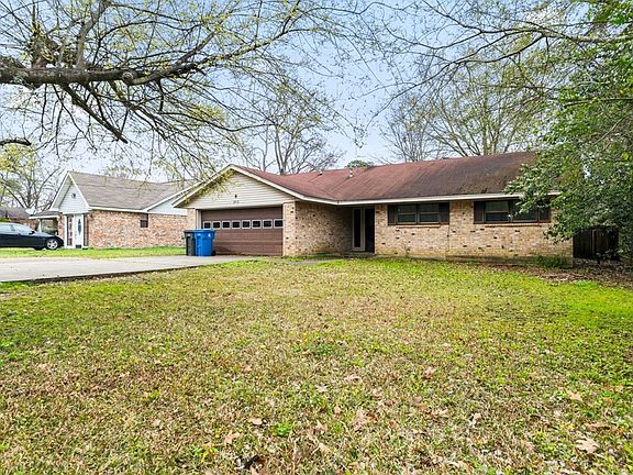 3rd image of 805 Southwood Dr