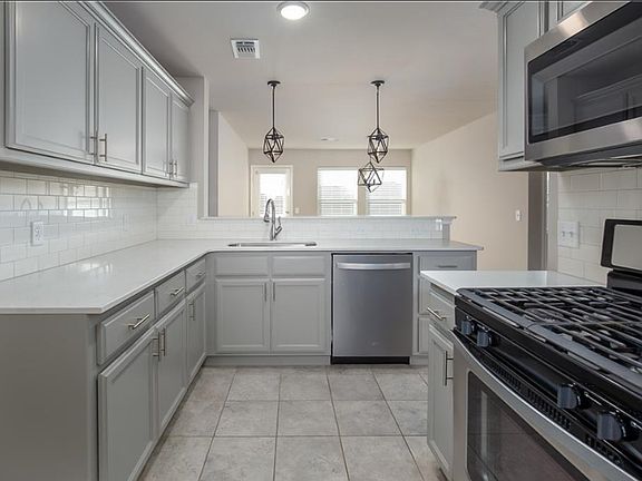 5th image of 1128 SW 151st St