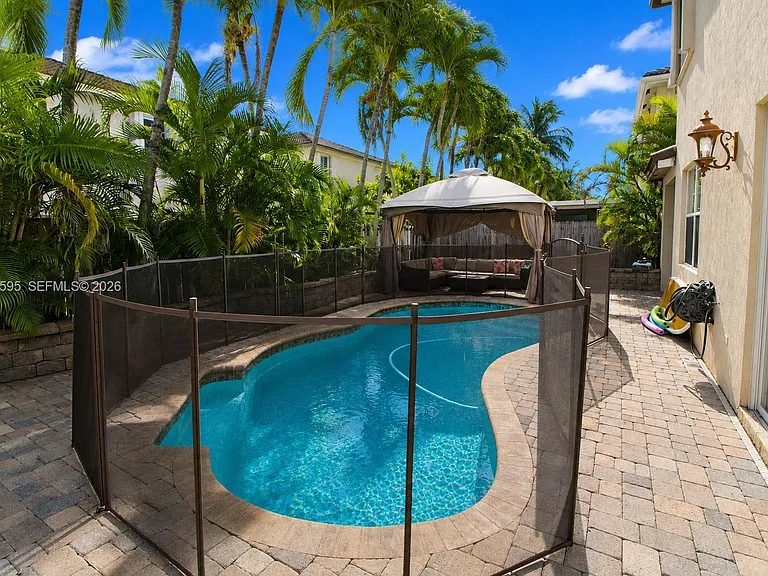 13989 SW 155th Ter — Photo 35