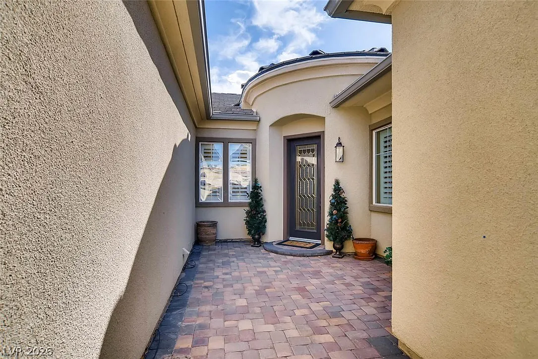 4 bed, 3.0 bath, 2637 sqft, $3,000 — Photo 2