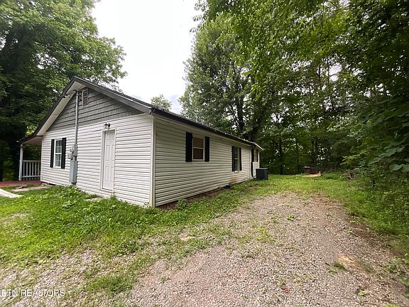 4th image of 3900 Roberts Rd