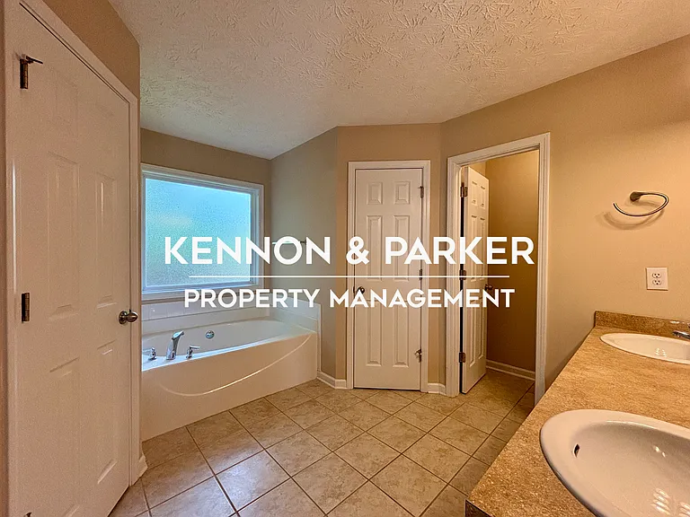 8028 Garrett Pines Dr — Photo 11