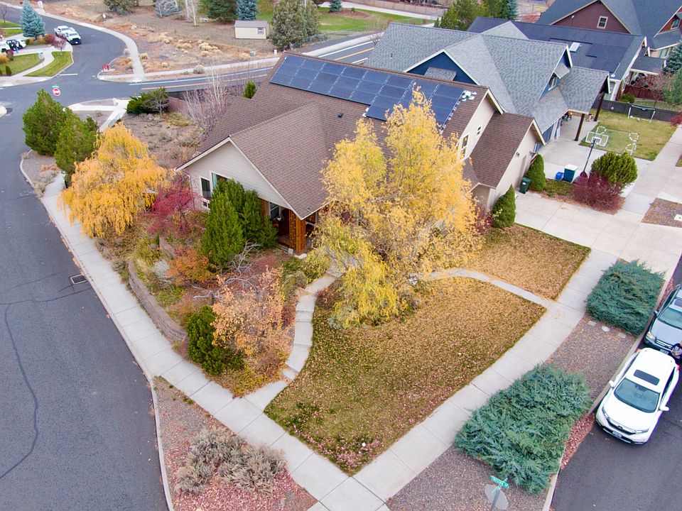The shared home and beautiful garden and yard area. Plenty of parking in driveway and street