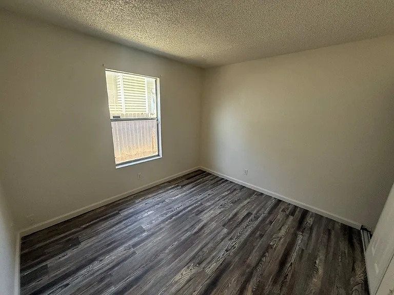 131 Glasgow Way — Photo 48
