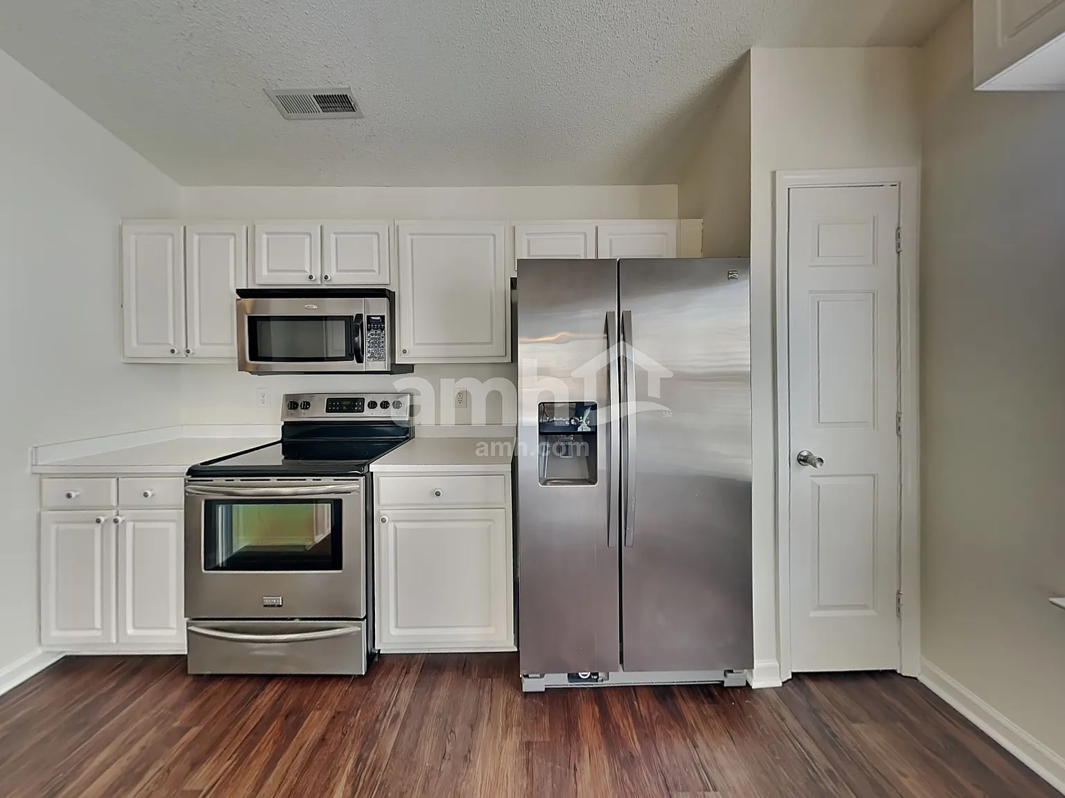 3 bed, 2.0 bath, 1726 sqft, $2,105 — Photo 3