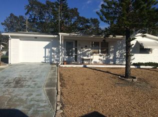 1404 Excalibur St, Holiday, FL 34690
