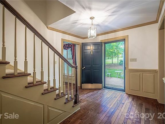 4th image of 206 Camelot Dr
