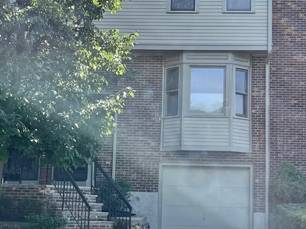 60 Maple St APT G, Canton, MA 02021