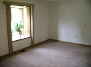47 Village Dr, Stroudsburg, PA 18360
