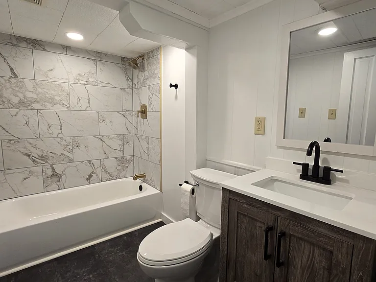 400 W Main St #9 — Photo 2