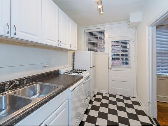 4th image of 2716 W Grace St APT 9