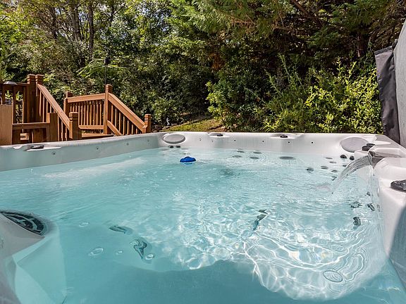 5th image of 162 Greenwood Ct
