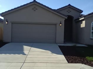 987 S Walnut Ave, Kerman, CA 93630