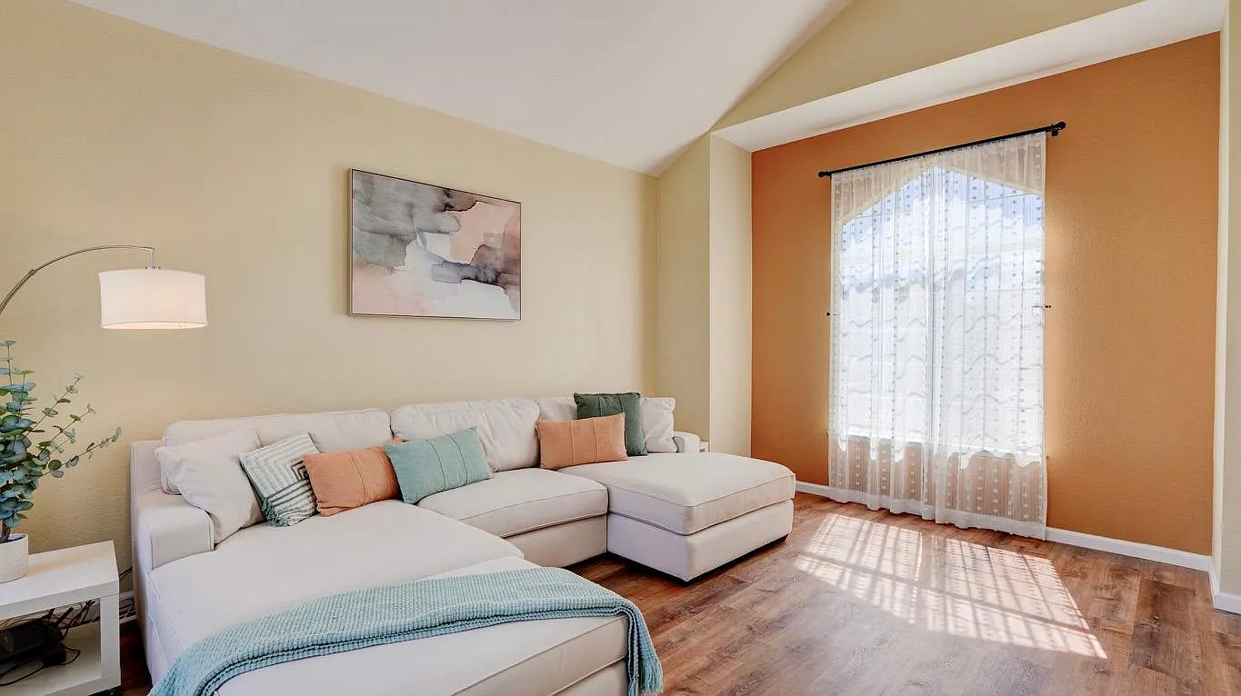 4 bed, 2674 sqft, $5,575 — Photo 4