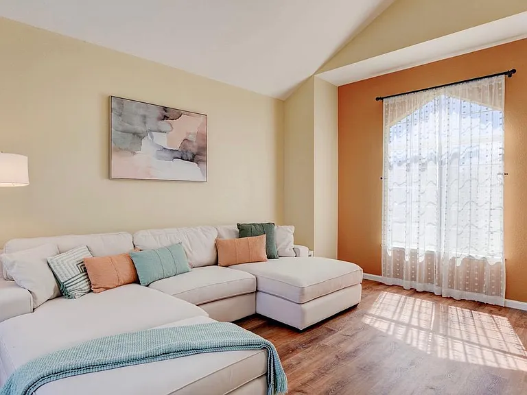 121 Nottingham Way — Photo 4