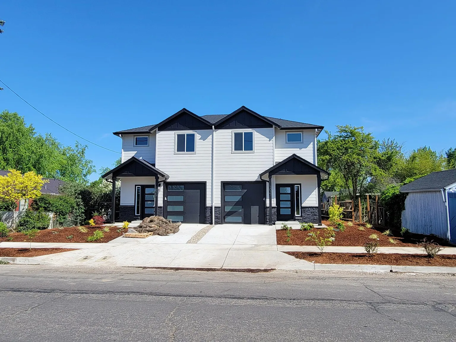 3 bed, 2.5 bath, 1281 sqft, $2,300 — Photo 1