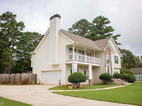 3rd image of 107 Lost Forest Dr