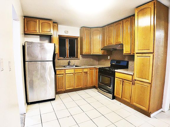 2nd image of 189 Bay 41st St #2