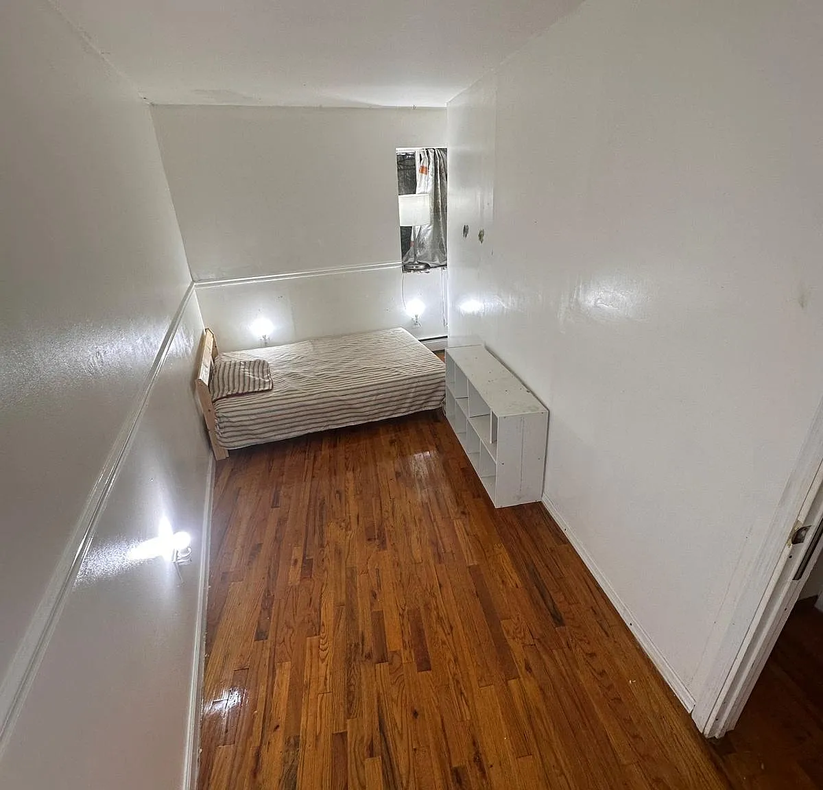 3 bed, 3898 sqft, $1,200 — Photo 1