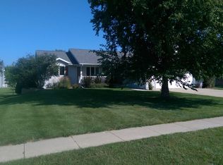 506 E Eldora Rd, Hudson, IA 50643