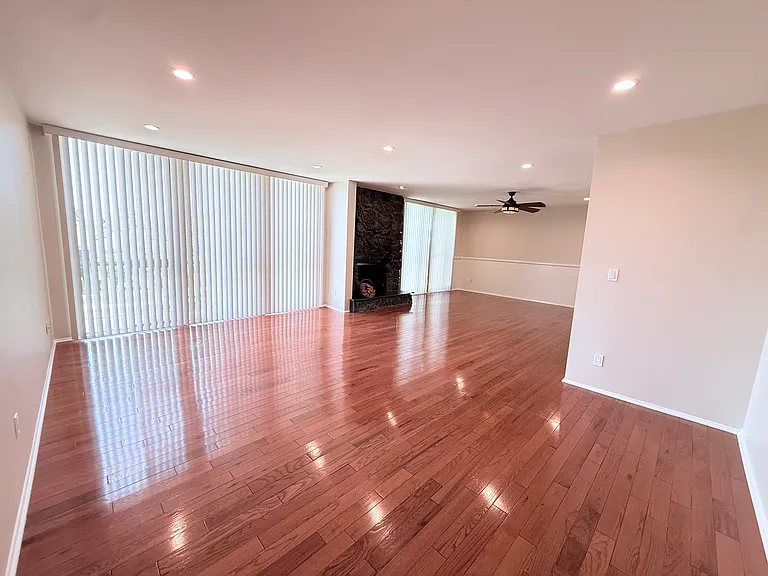 2714 W Clark Ave #F4 — Photo 5