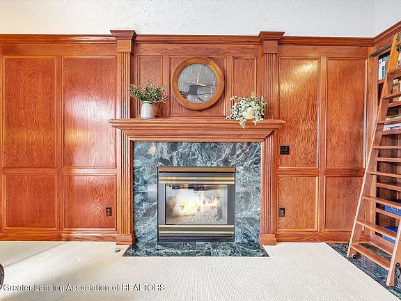 2nd image of 425 Ravenwood Ct