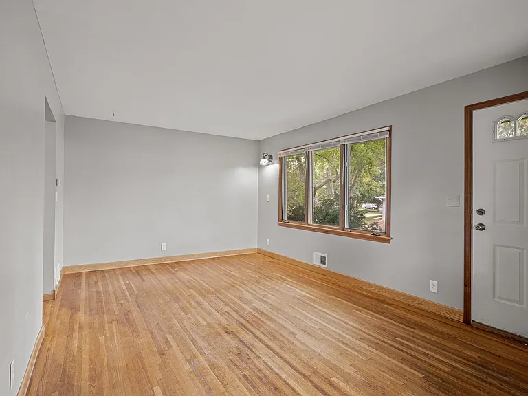 1711 Rose Pl — Photo 9