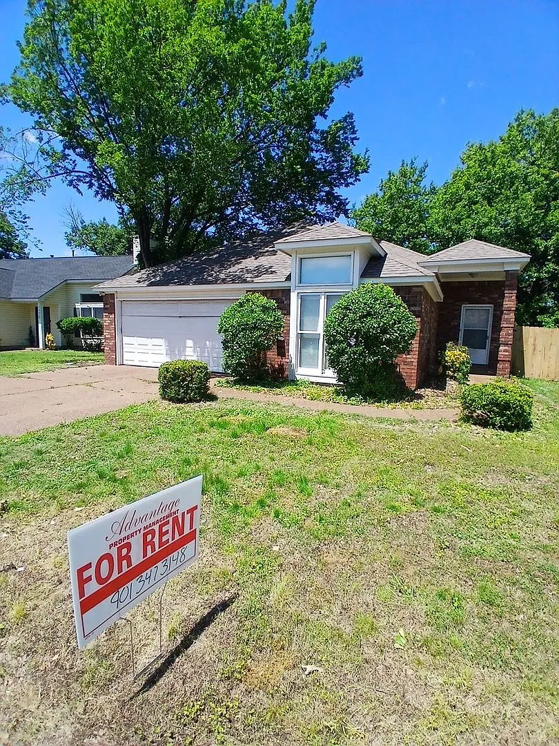 Building Photo - 2689 Bay Pointe Cir N